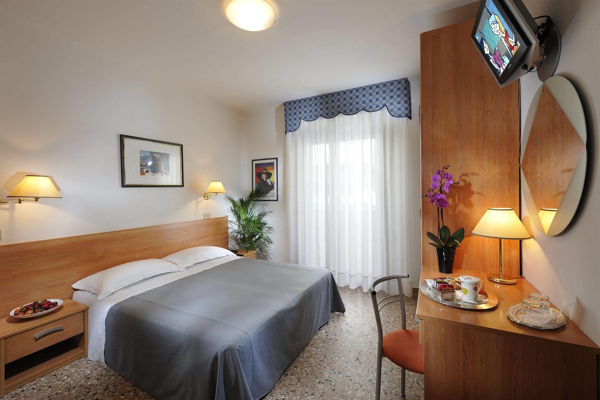 Hotel Rossini 4S Lignano Sabbiadoro Exterior photo